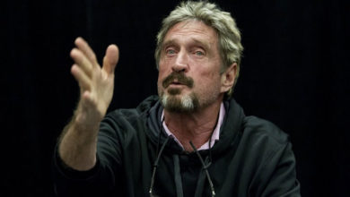 photo John McAfee bitcoin